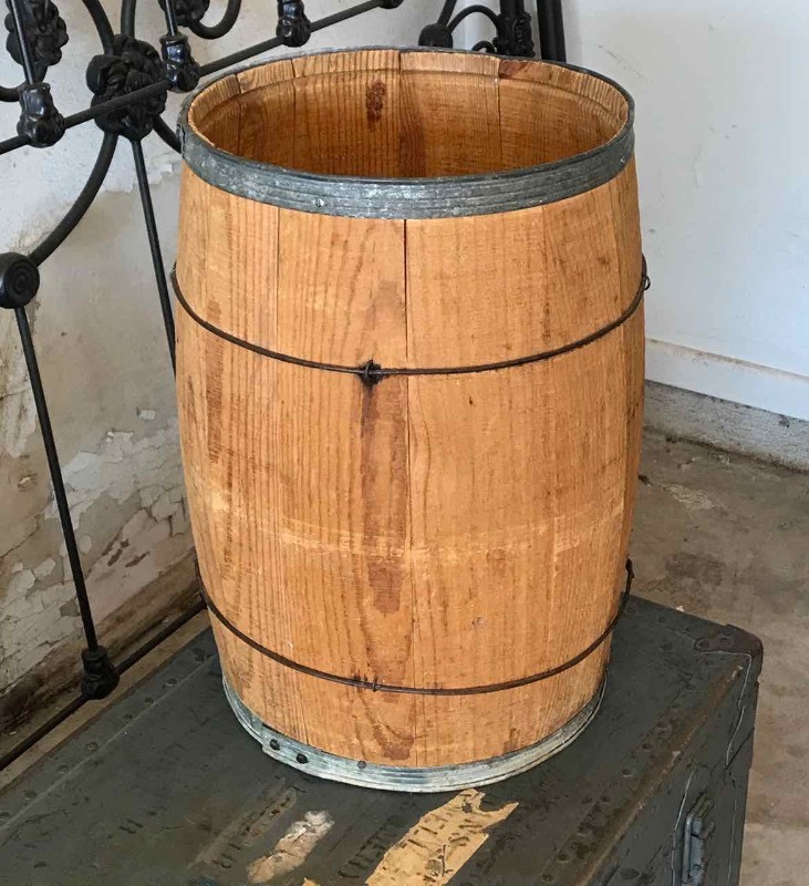 lot 596 image: Nail Keg