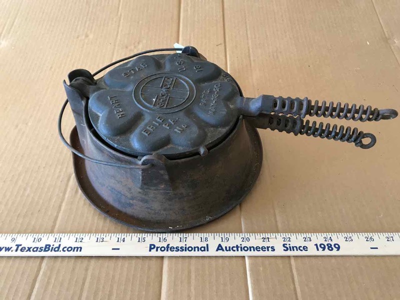 lot 603 image: Cast Iron Griswold Waffle Maker (Heart & Star)