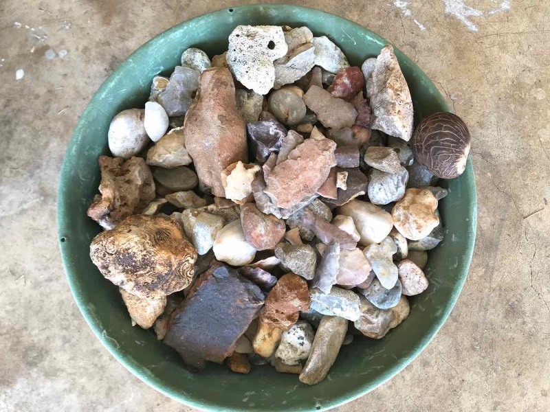 lot 623 image: Assortment of Pretty Rocks & some Flints