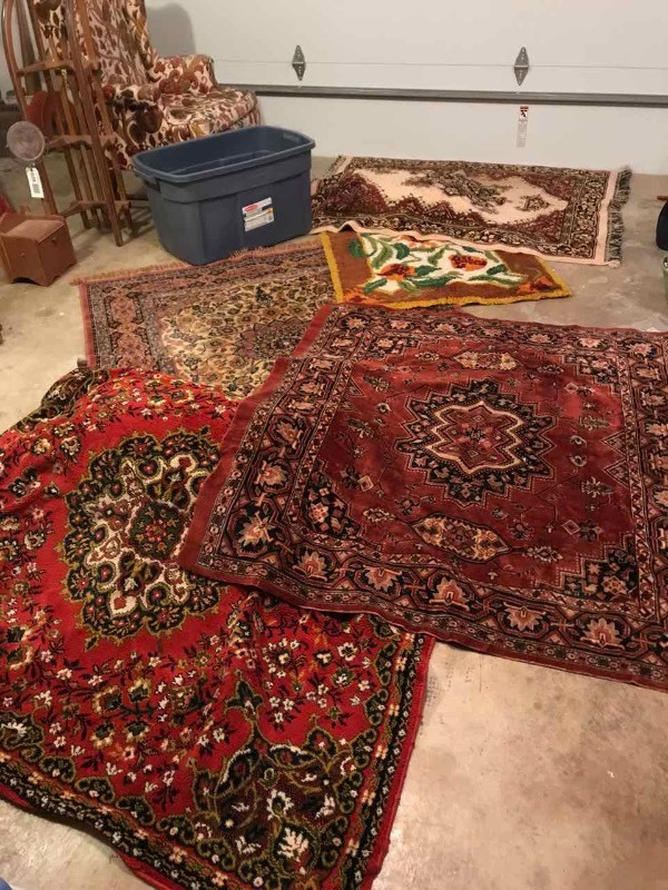 lot 630 image: Tub Full of Rugs