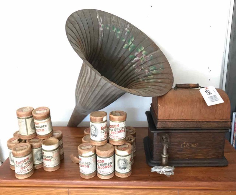 lot 635 image: Antique Edison Standard Phonograph Cylinder Record Player with Painted Horn