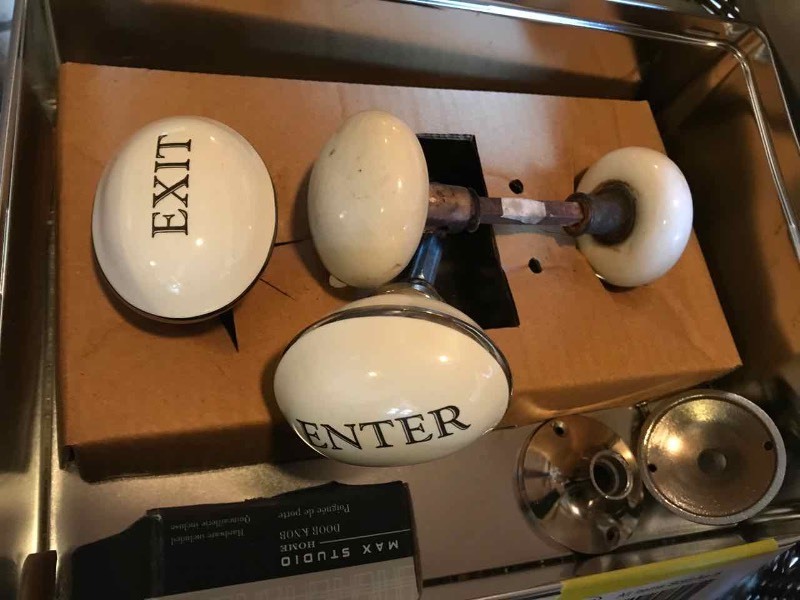 lot 654 image: Door Knobs