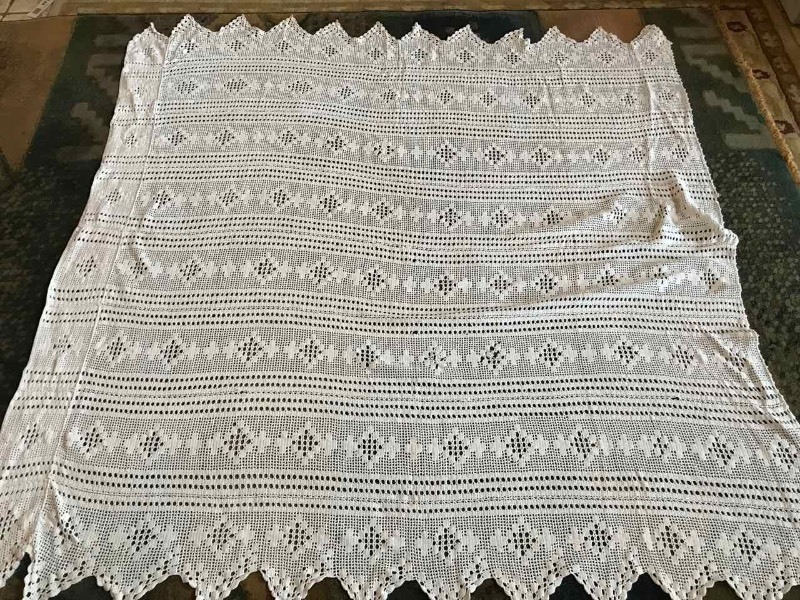lot 659 image: Lacey Table Cover