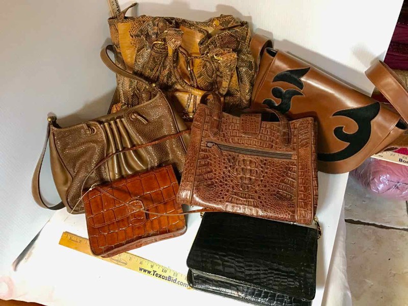 lot 229 image: (6) Purses  Skins