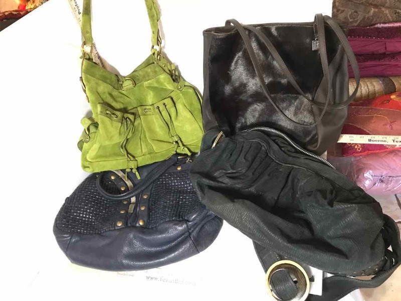 lot 232 image: (4) Purses  Lisandro Sarasola, Etienne, Perry Ellis, Errelleventidue