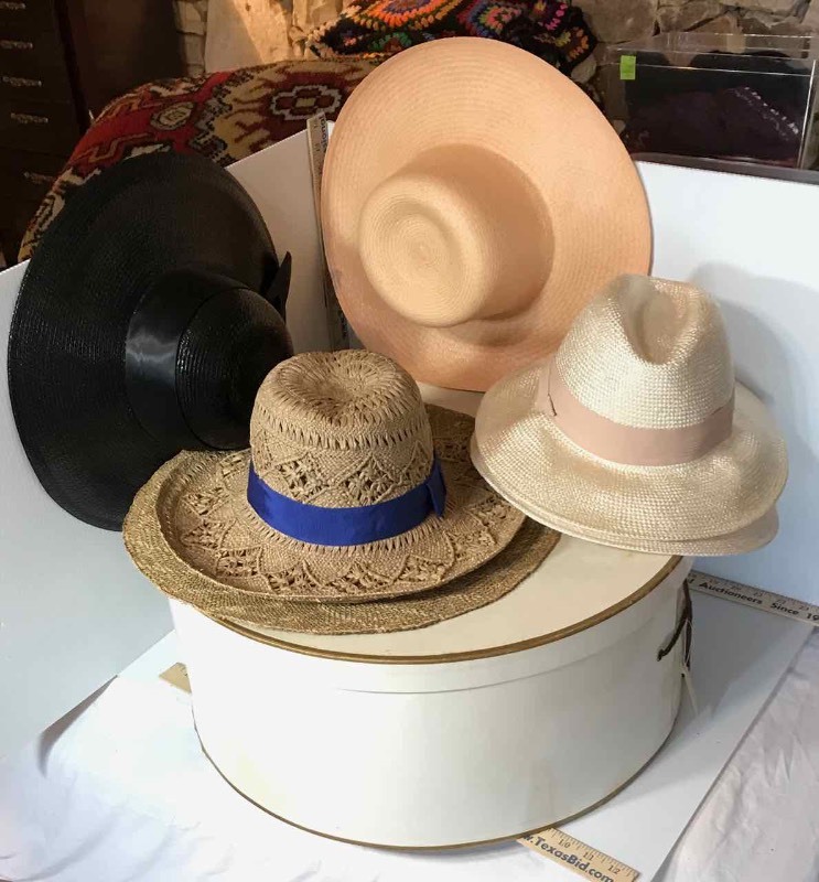 lot 242 image: (6) Ladies Fashion Hats (Straws) & Box