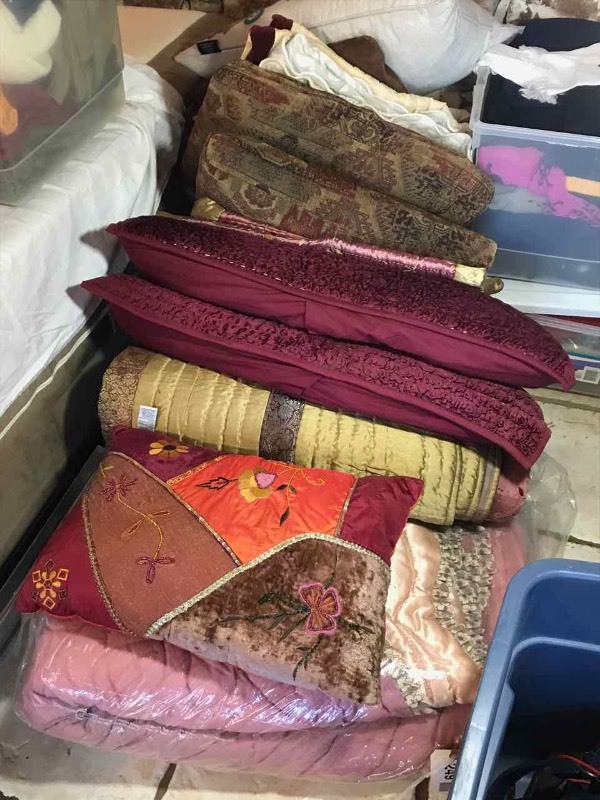 lot 249 image: Bed Linens