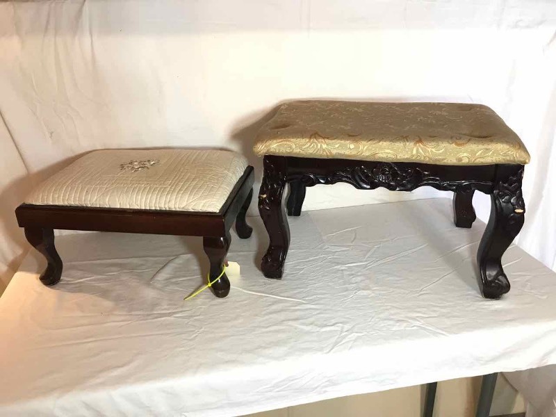 lot 260 image: (2) Step Stools