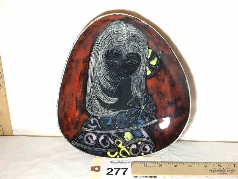 lot 277 image: Art  Ceramic Bowl with Face