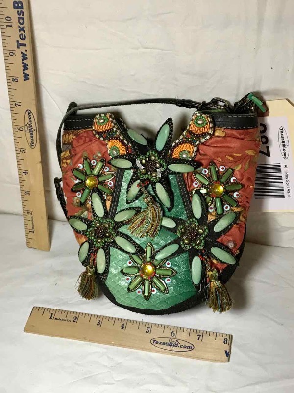lot 287 image: Mary Frances Beaded Purse