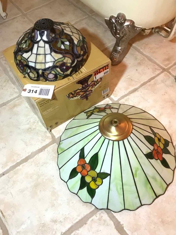lot 314 image: Stained Glass, Modern (2) Lamp Shades, (1) Flush Mount Light