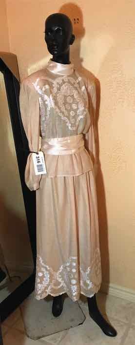 lot 316 image: Mannequin