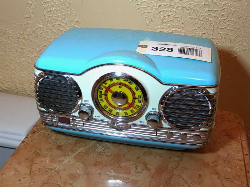 lot 328 image: Retro Looking Radio