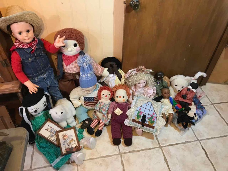 lot 352 image: Dolls, Raggedy Ann & Andy Pictures