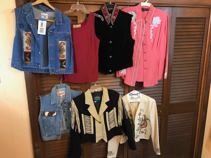 lot 360 image: (4) Ladies Clothing, Western Style Carpetbackers, Double-D, Clarissa