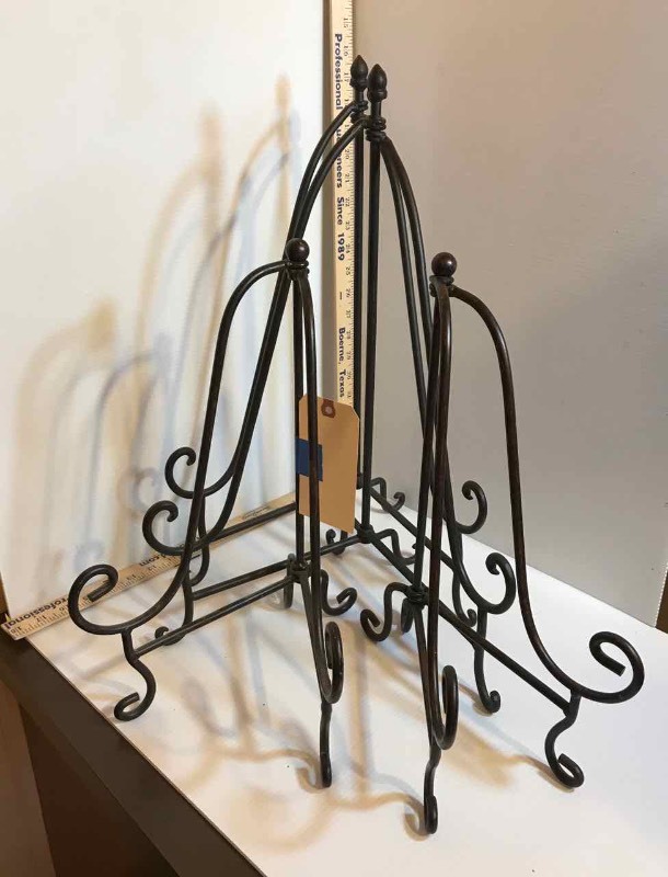 lot 380 image: (4) Metal Easels