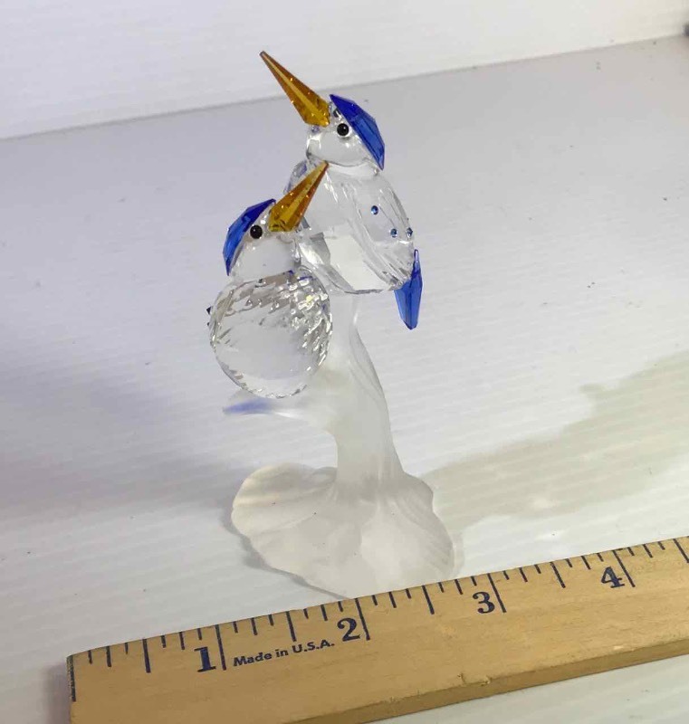 lot 672 image: Faceted Crystal Malachite Kingfishers