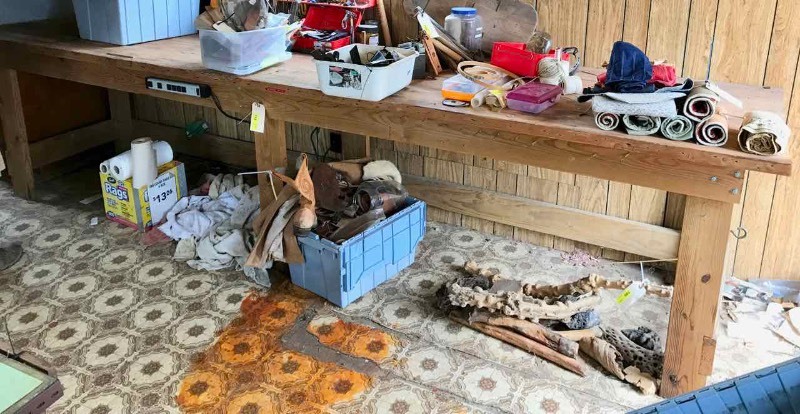 lot 713 image: Workbench, Large (disassembley required)