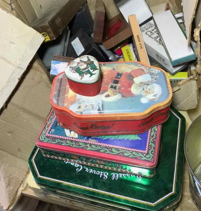 lot 714 image: Knife Boxes & Tins