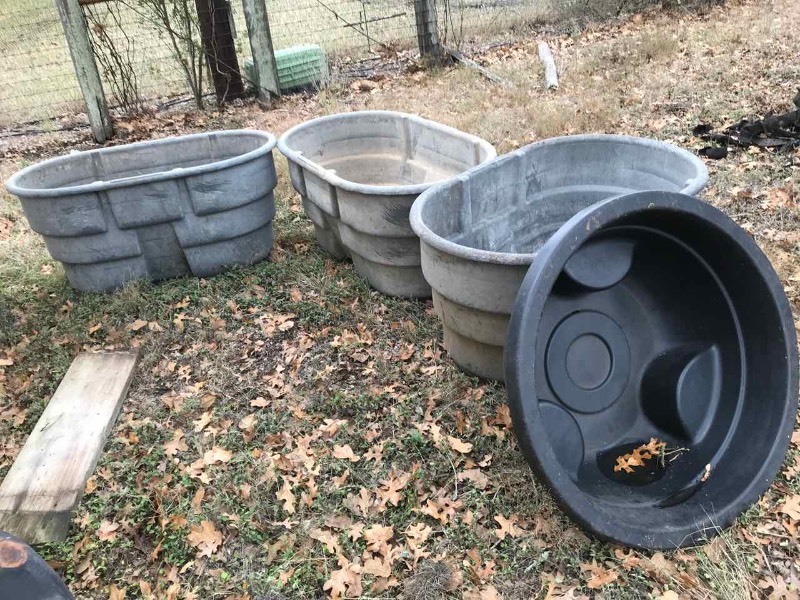 lot 726 image: (4) Plastic Tubs for Planters