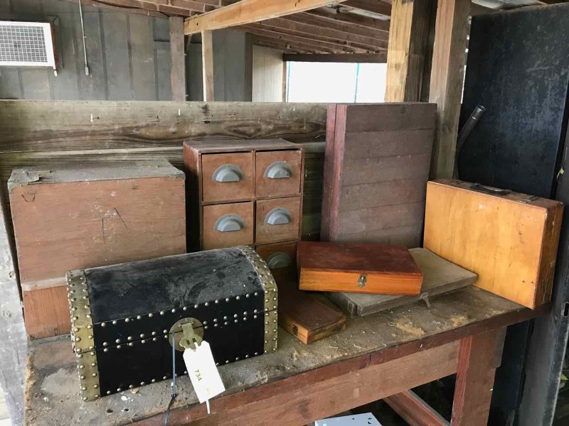 lot 734 image: Wood Boxes