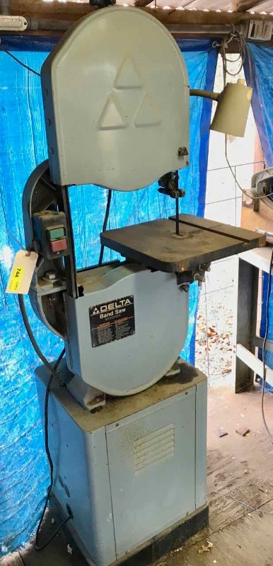 lot 744 image: Delta Band Saw 110 volt