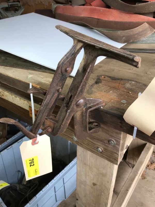 lot 762 image: Saw Vise