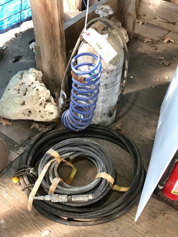 lot 768 image: Air Bottle & Hoses