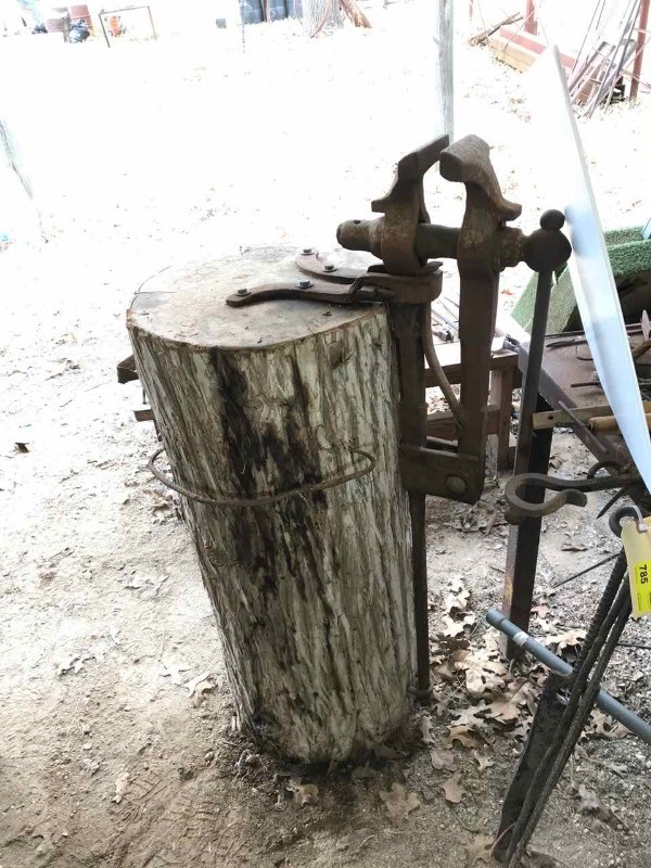 lot 783 image: Post Vise with Stump