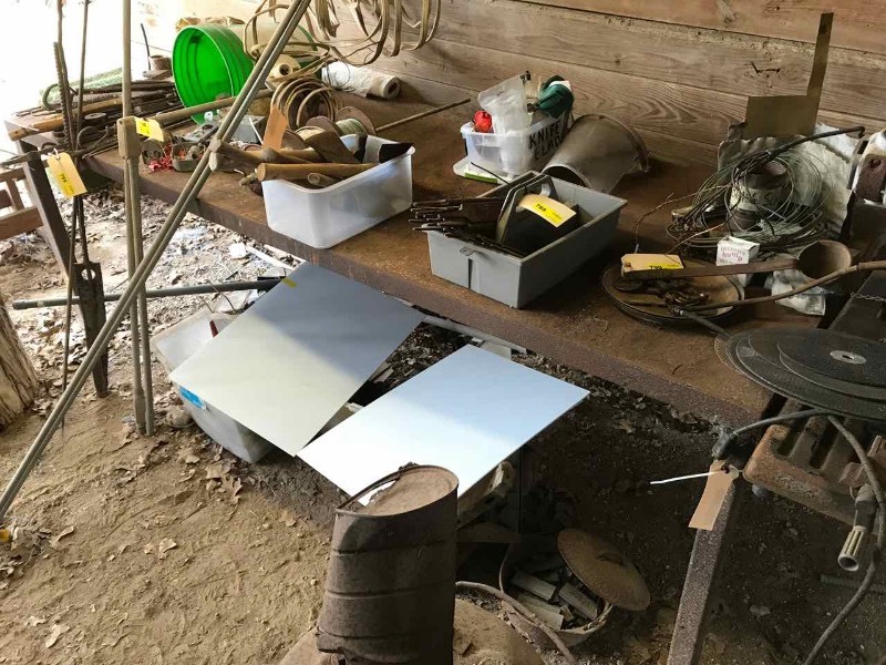 lot 793 image: Metal Work Bench