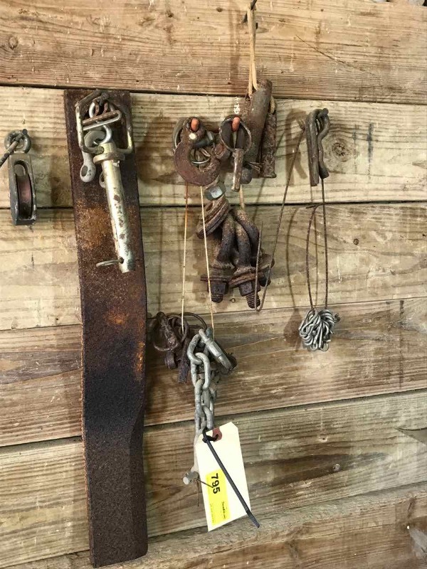 lot 795 image: Hooks & Pins