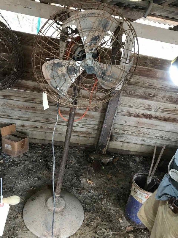 lot 802 image: Pedestal Fan