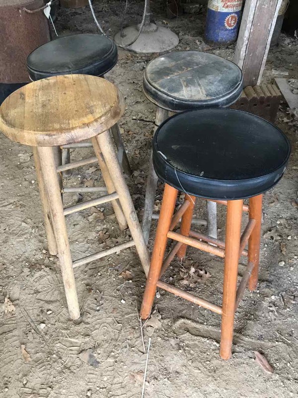 lot 805 image: (4) Stools