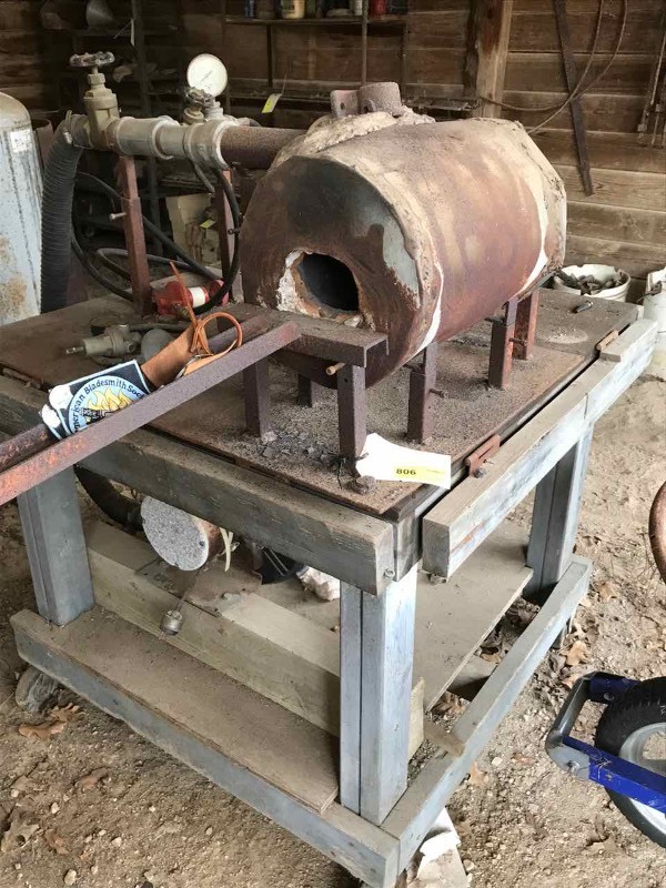 lot 806 image: Propane Forge with Blower & Table