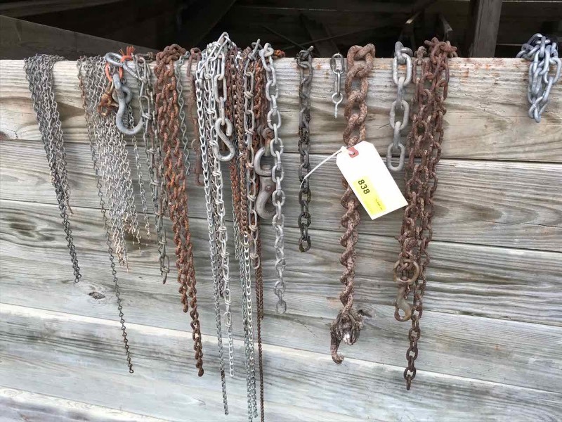 lot 838 image: Small Chains