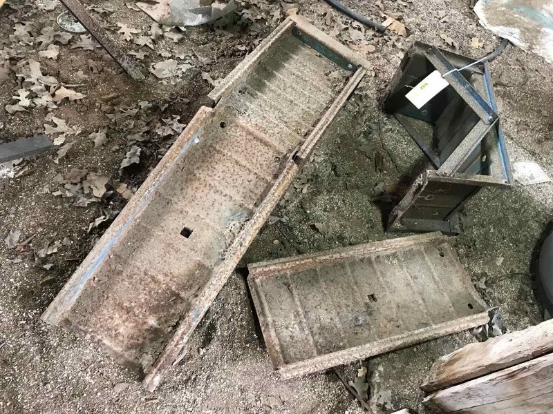 lot 842 image: (2) Car Ramps
