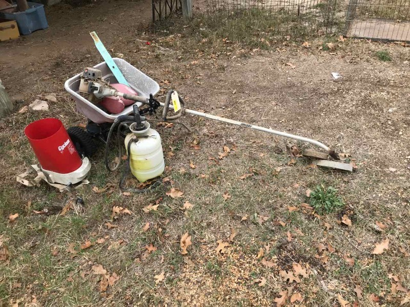 lot 851 image: Edger, Sprayer, Distributor