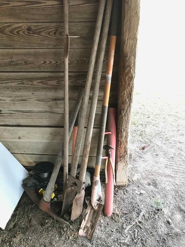 lot 899 image: Fencing Tools