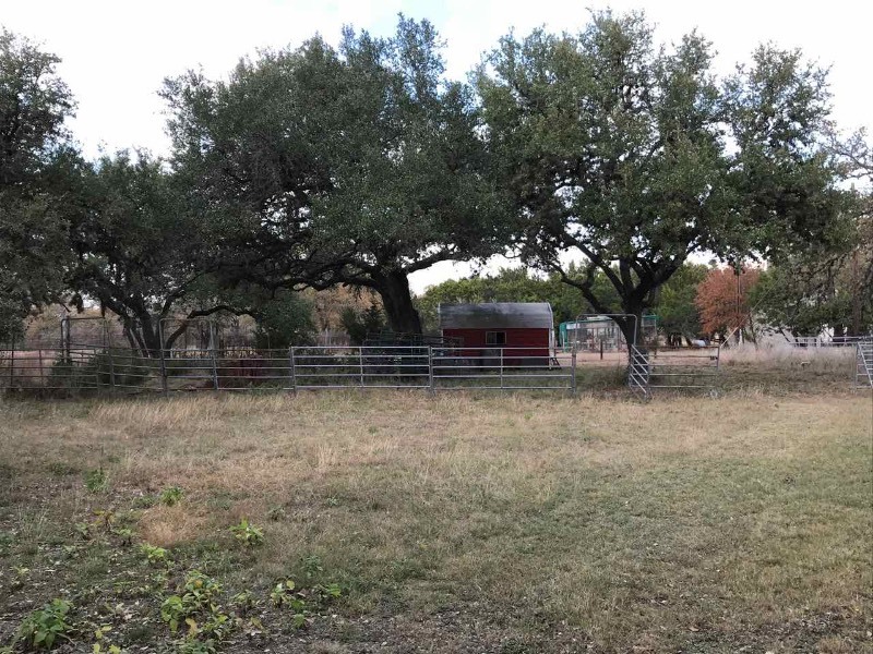 lot 902 image: Horse Pens, Gates (25 Panels)