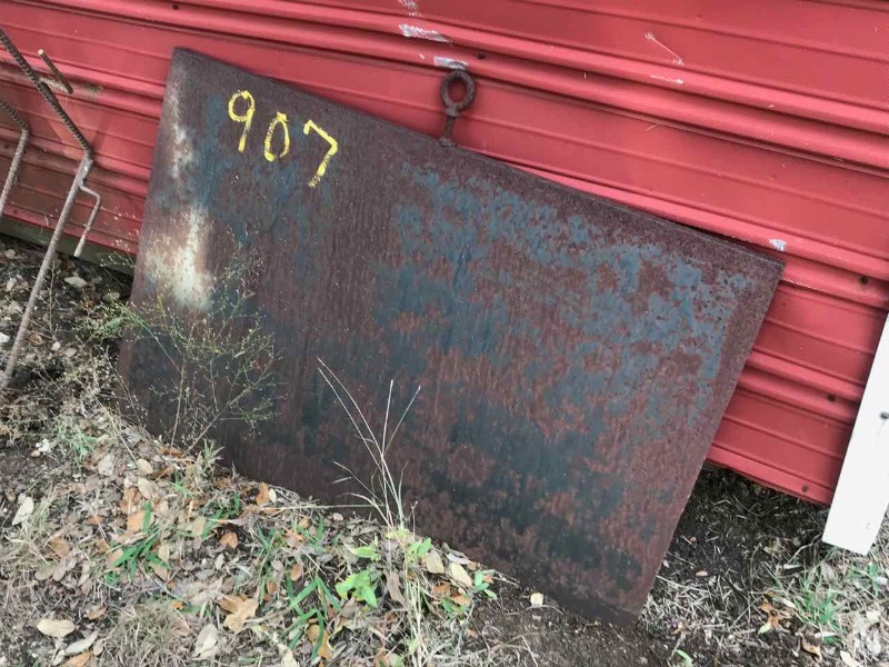 lot 907 image: Metal