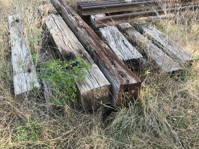 lot 910 image: (32) Railroad Ties