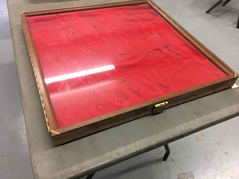 lot 911 image: Display Case