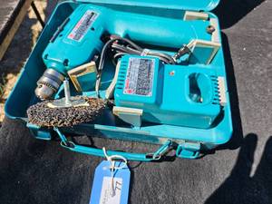 lot 77 image: Makita 6012 HD Cordless Drill and CHarger