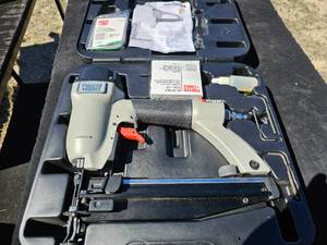 lot 78 image: Porter Cable 16 gauge Finish Nailer, pneumatic