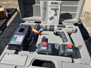 lot 79 image: Porter Cable Mod. 68Cordless Drill and Charger, 2 batteries