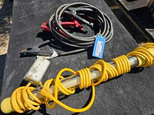 lot 84 image: Booster Cable (4 ga) and Work Light