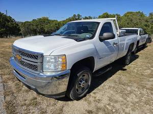 lot 10 image: Surplus  2014  Chevrolet 2500 HD, RKI tool box, headache rack, lift gate.  Mileage 63,797  (VIN  1GC0CVCG9EF161366)