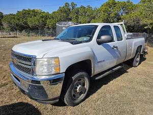 lot 12 image: Surplus  2011 Chevrolet 2500 HD, RKI tool box, headache rack.  Mileage 67,566  (VIN  1GC2CVCG2BZ297003)