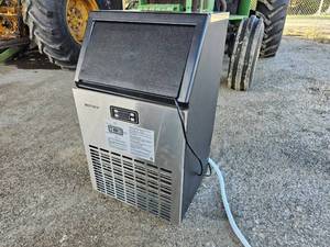lot 18 image: Street Department Surplus  Rovsun HZB-45 Under Counter Ice Machine, 115 volt., approx. 17.5x16x31 in