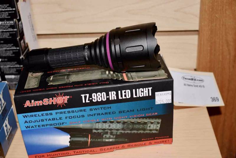 lot 369 image: Aimshot Light